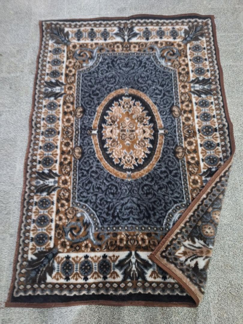 تولیدی پتوی درخشان پشمین در تبریز