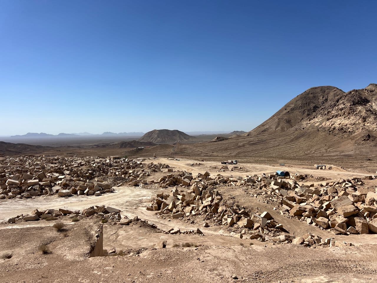 تولید و فروش سنگ تراورتن به مدیریت امیر غریب شاهی در دهشیر یزد