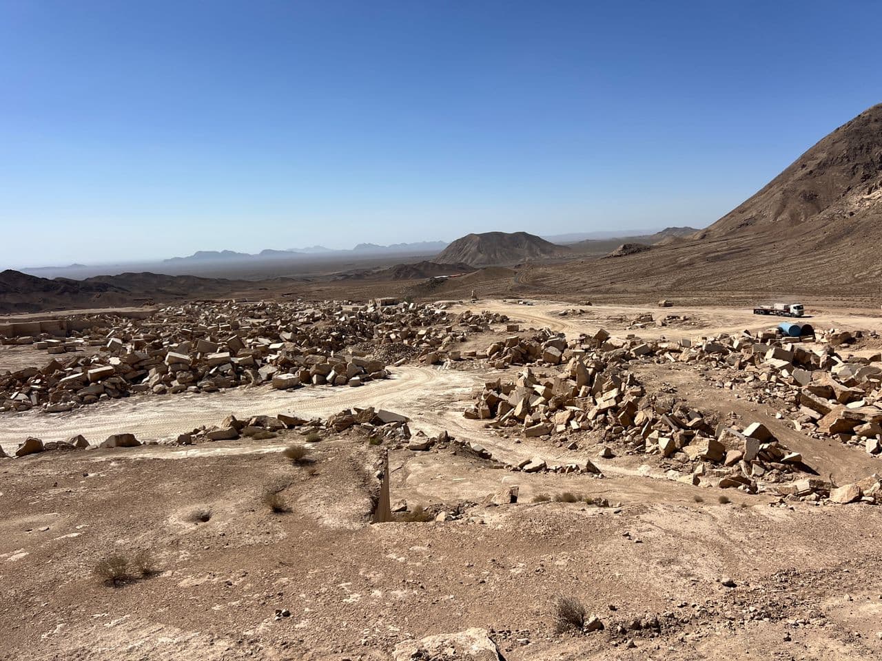 تولید و فروش سنگ تراورتن به مدیریت امیر غریب شاهی در دهشیر یزد