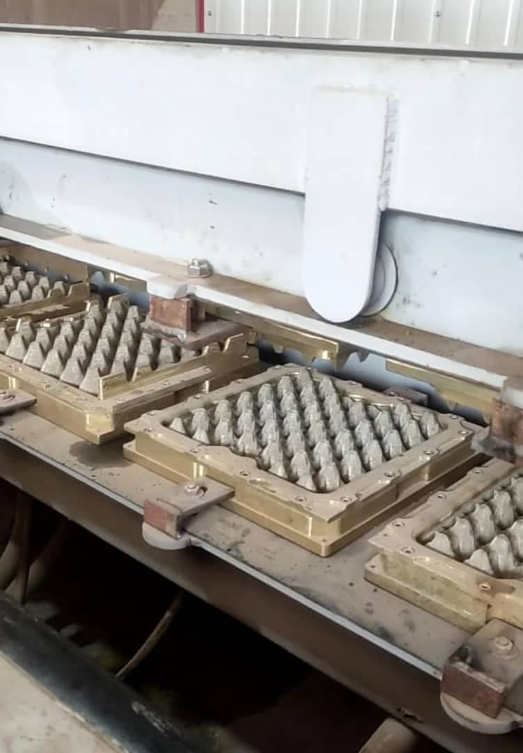 طراحی و ساخت دستگاه شانه تخم مرغ اتوماتیک دهقانی در آذرشهر