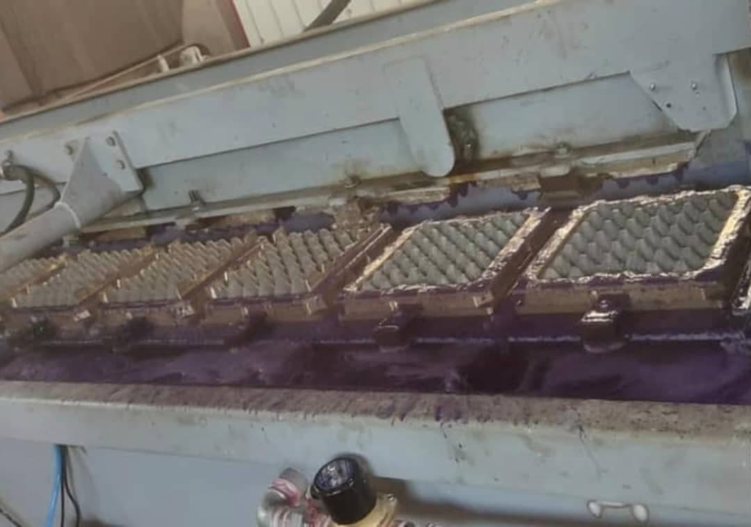 طراحی و ساخت دستگاه شانه تخم مرغ اتوماتیک دهقانی در آذرشهر