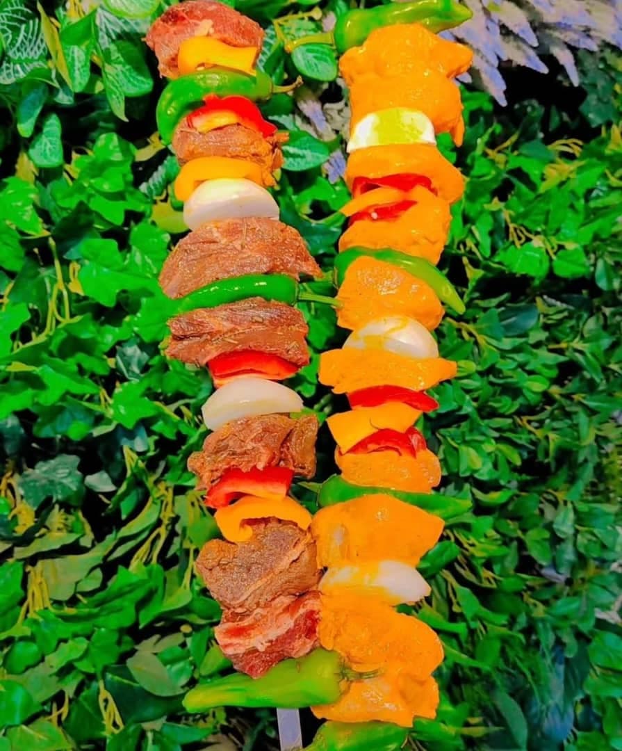 رستوران اکبرجوجه ناب حسین زاده در امانیه اهواز