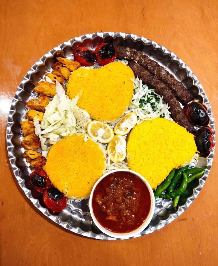 رستوران اکبرجوجه ناب حسین زاده در امانیه اهواز