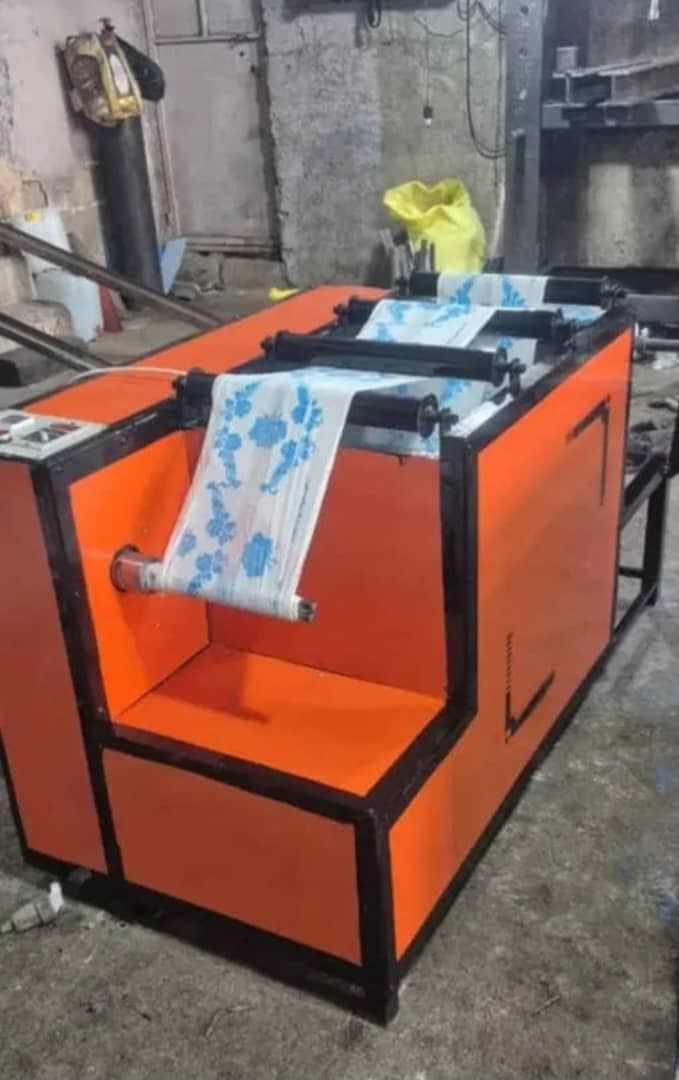 تولید و فروش دستگاه رول به رول سفره یکبار مصرف آریا پلاست شیراز