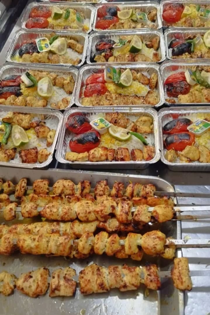 تهیه غذا امیر کبیر در رودهن