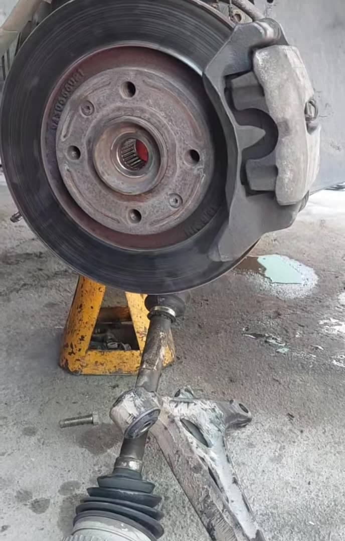 خدمات خودرویی مدرن سرویس بمدیریت ترک زاده و صالحی زاده در کرمان