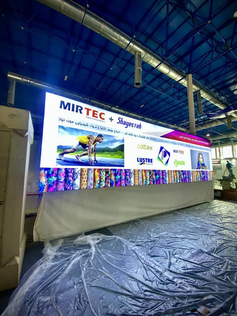 اجرای تابلو تبلیغاتی هما در بلوار پیروزی مشهد