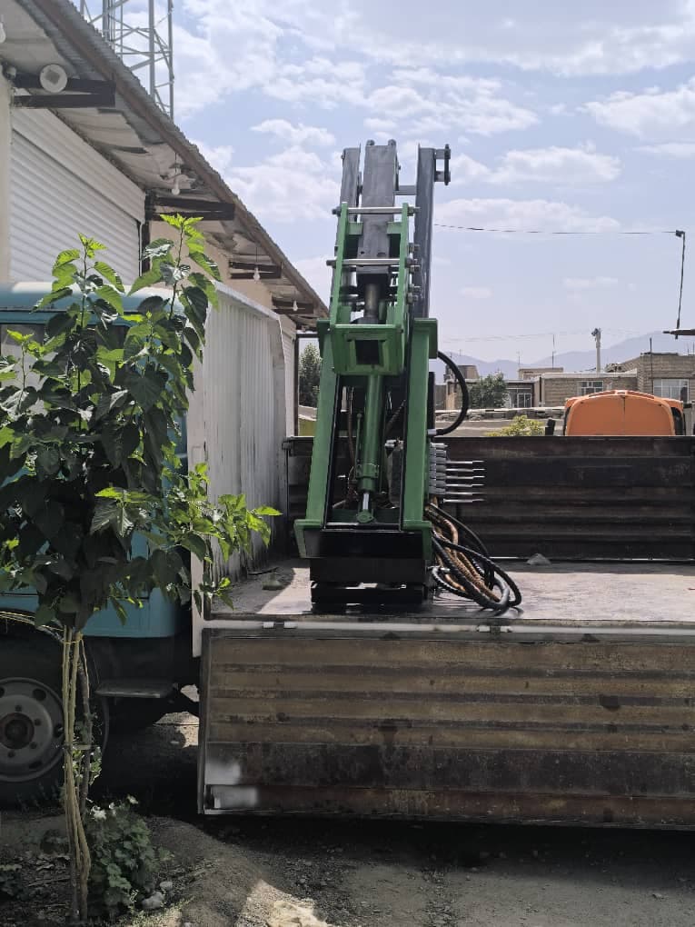 تولید ماشین پایه کوب نیروگاه خورشیدی شرکت ماشین سازی زمان در همدان