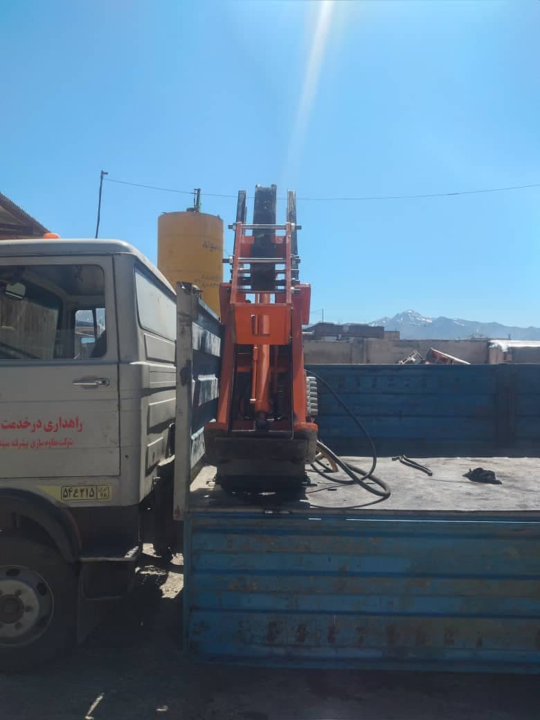 تولید ماشین پایه کوب نیروگاه خورشیدی شرکت ماشین سازی زمان در همدان