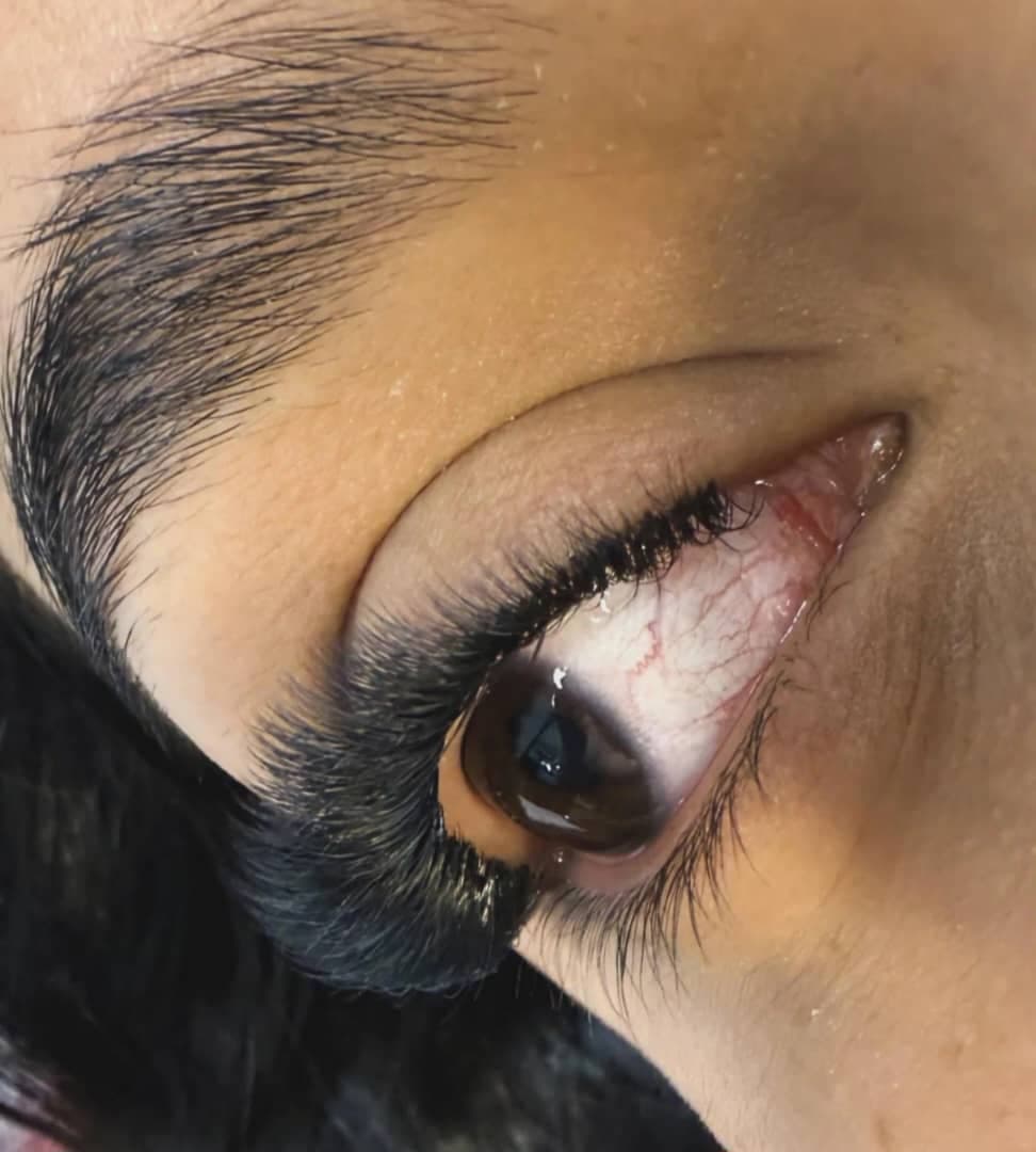 مرکز تخصصی اکستنشن مژه روژا در دکتر حسابی شاهین شهر