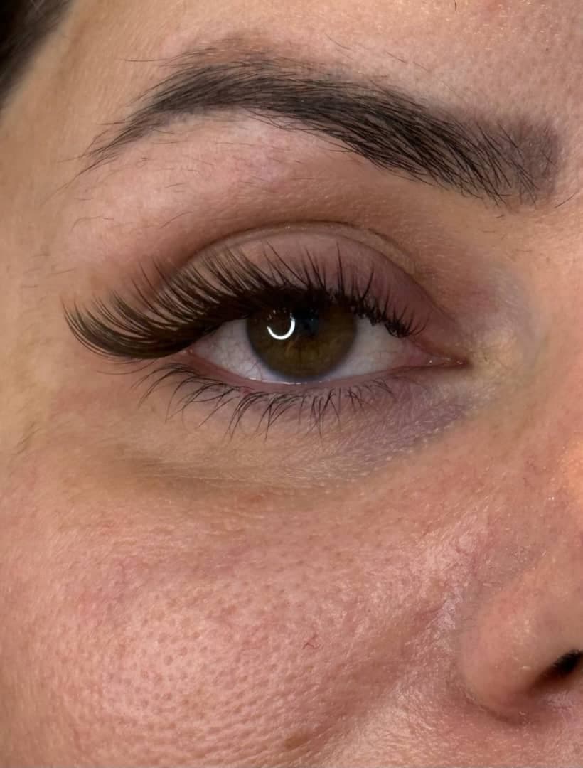 مرکز تخصصی اکستنشن مژه روژا در دکتر حسابی شاهین شهر