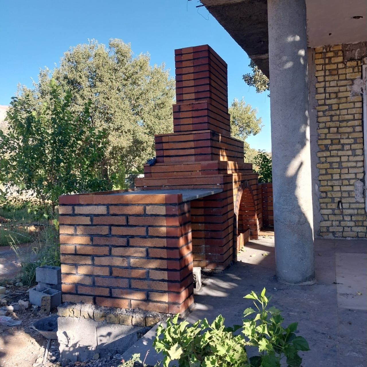 اجرای محوطه سازی شومینه و کاهگل صنعتی مطهری در یاسوج