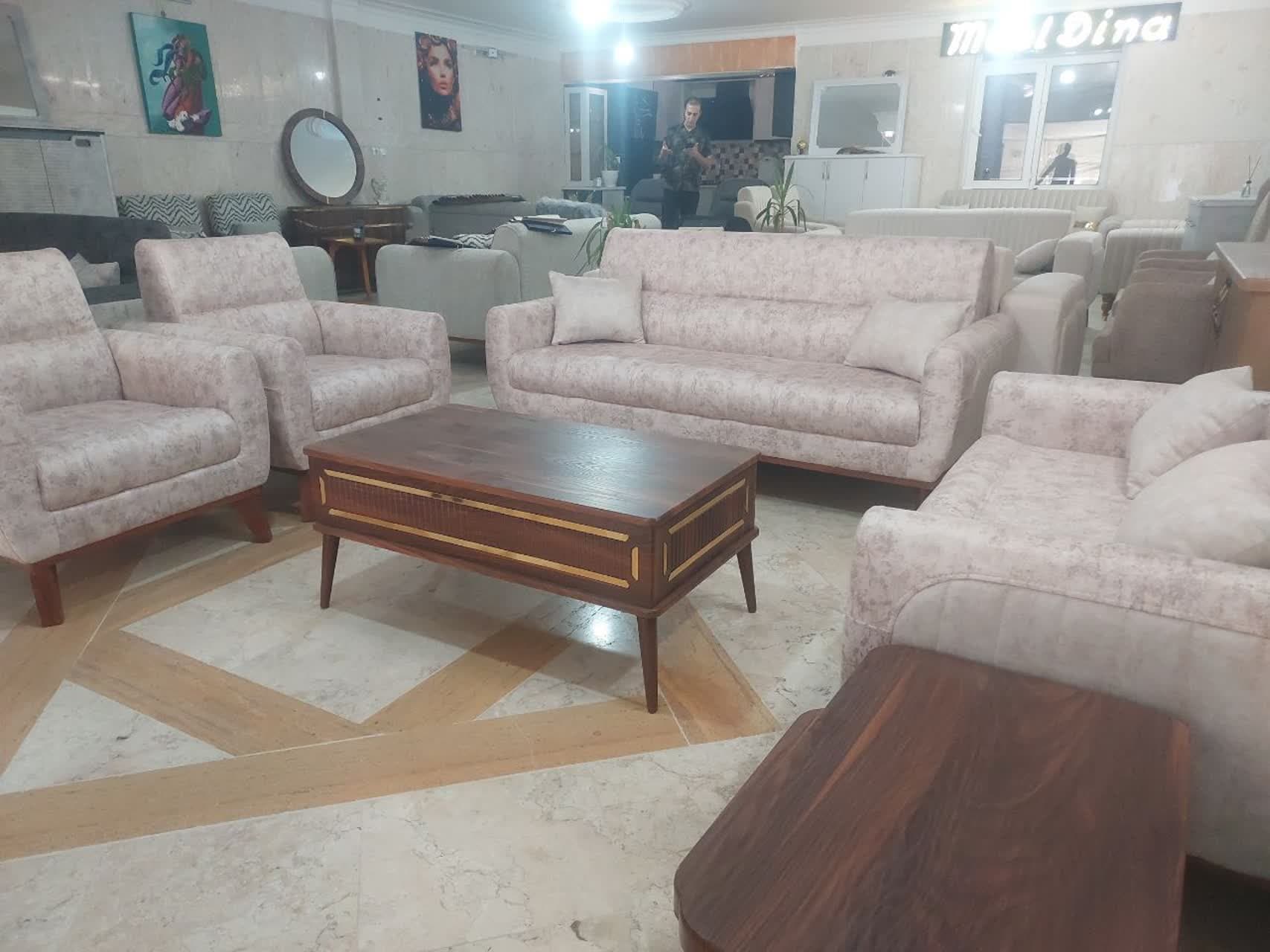 تولیدی مبلمان لوکس به مدیریت ابراهیمی در قم