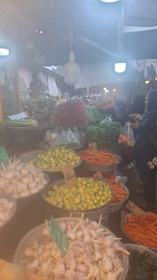 سبزی فروش برادران فلاح در قائم شهر