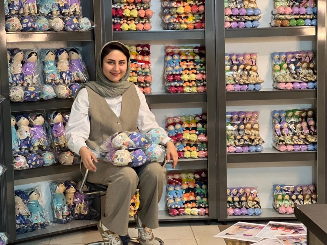 تولید و پخش عروسک نفیسه شفیعی مینا در همدان