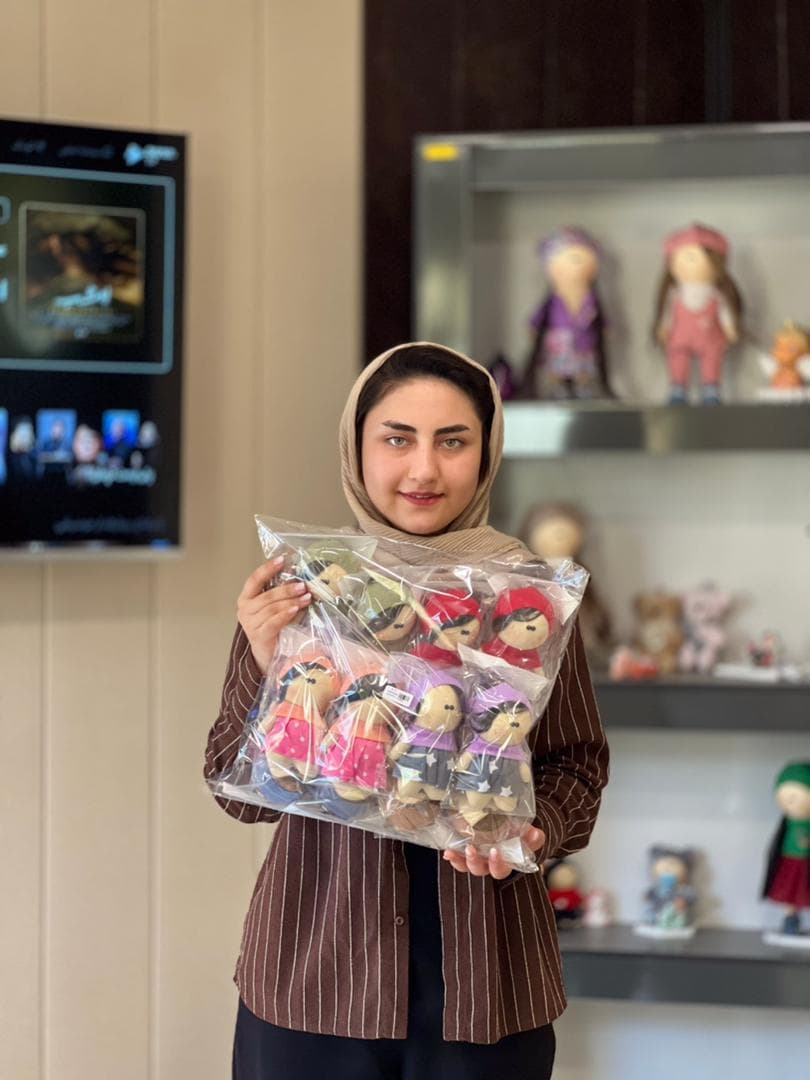 تولید و پخش عروسک نفیسه شفیعی مینا در همدان