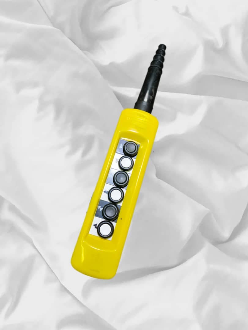 تولید ریموت کنترل بی سیم جرثقیل سقفی آریا صنعت پیشگام در تبریز