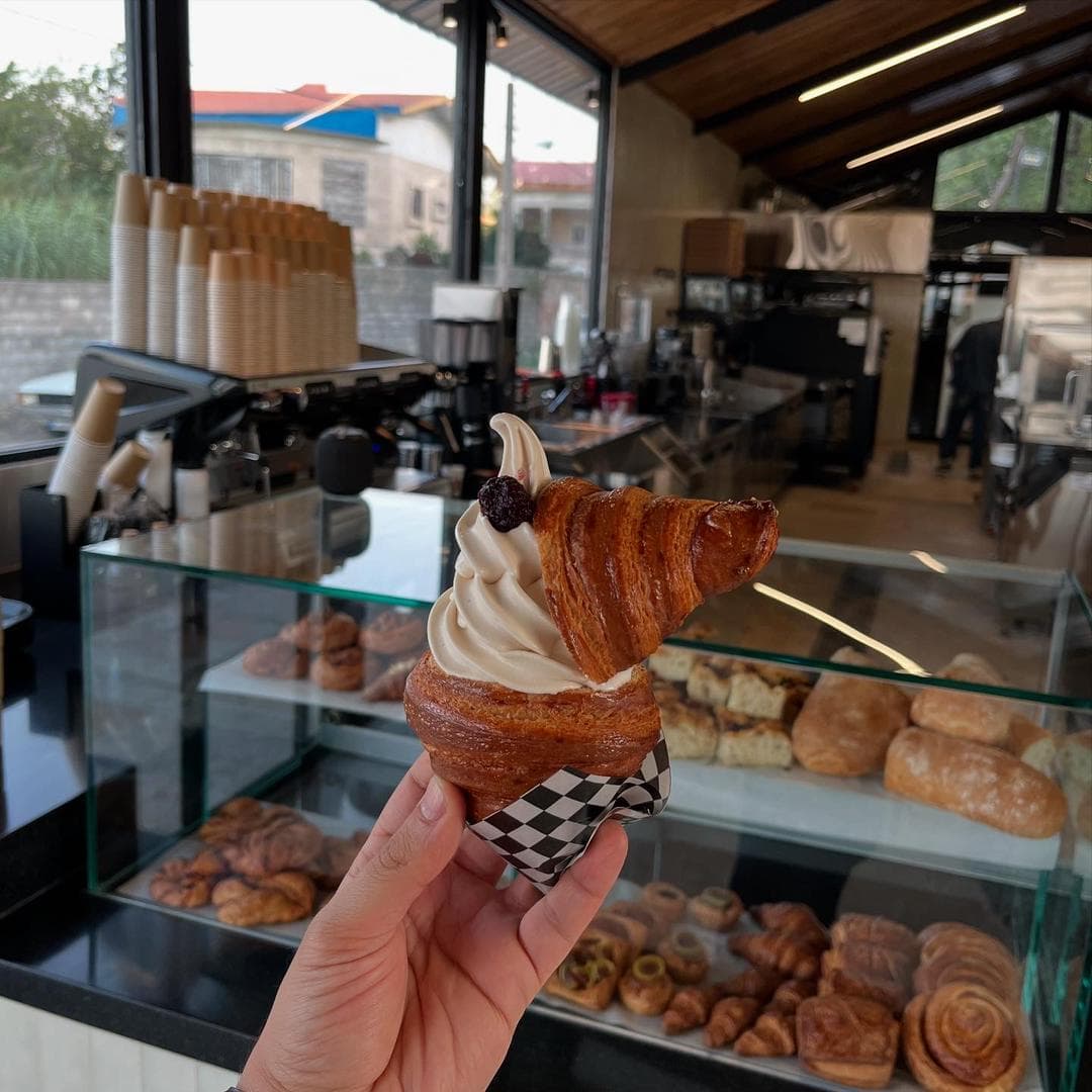 کافه بیکری رز در ساحل شیرمحله رودسر