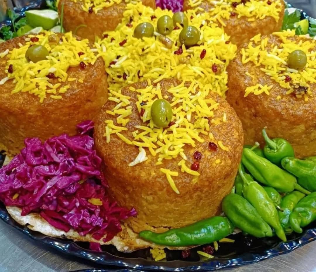 رستوران بیرون بر غذای مادر در میدان برازنده اصفهان