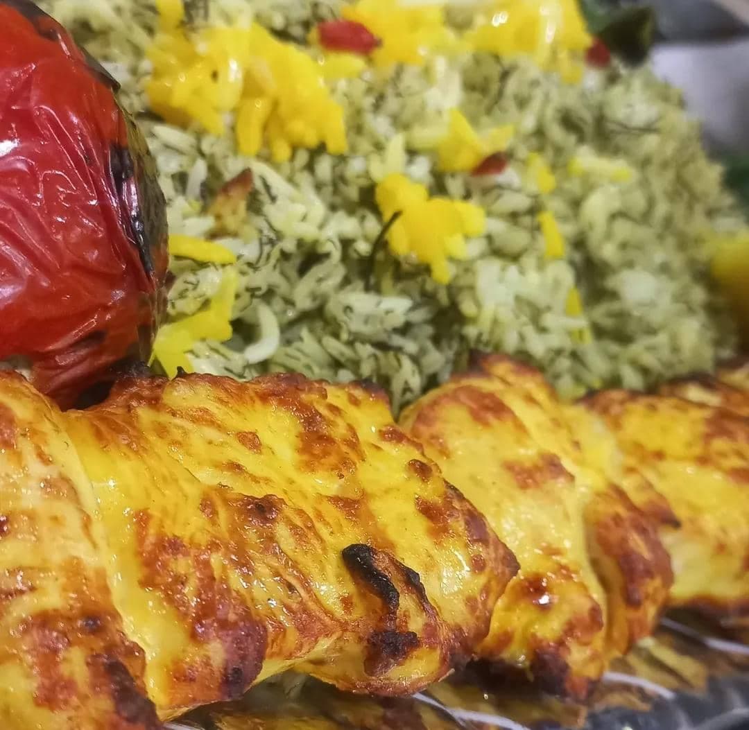 رستوران بیرون بر غذای مادر در میدان برازنده اصفهان