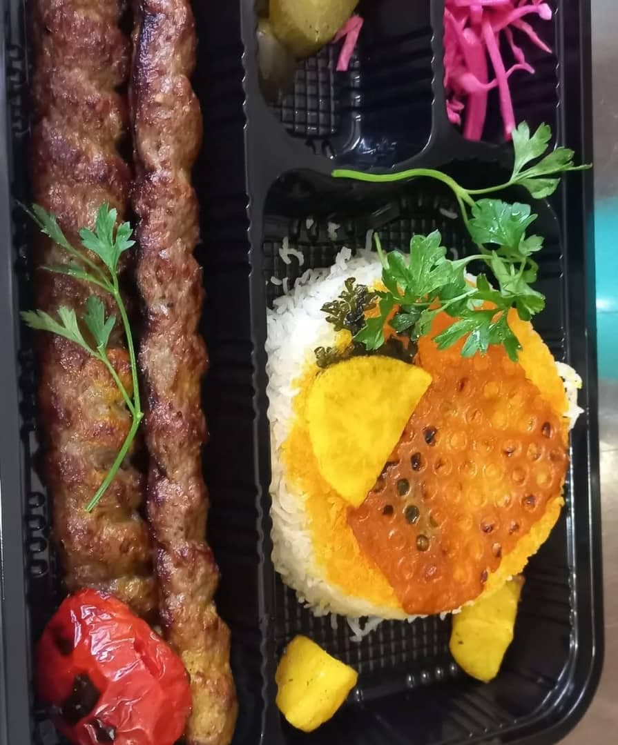 رستوران بیرون بر غذای مادر در میدان برازنده اصفهان