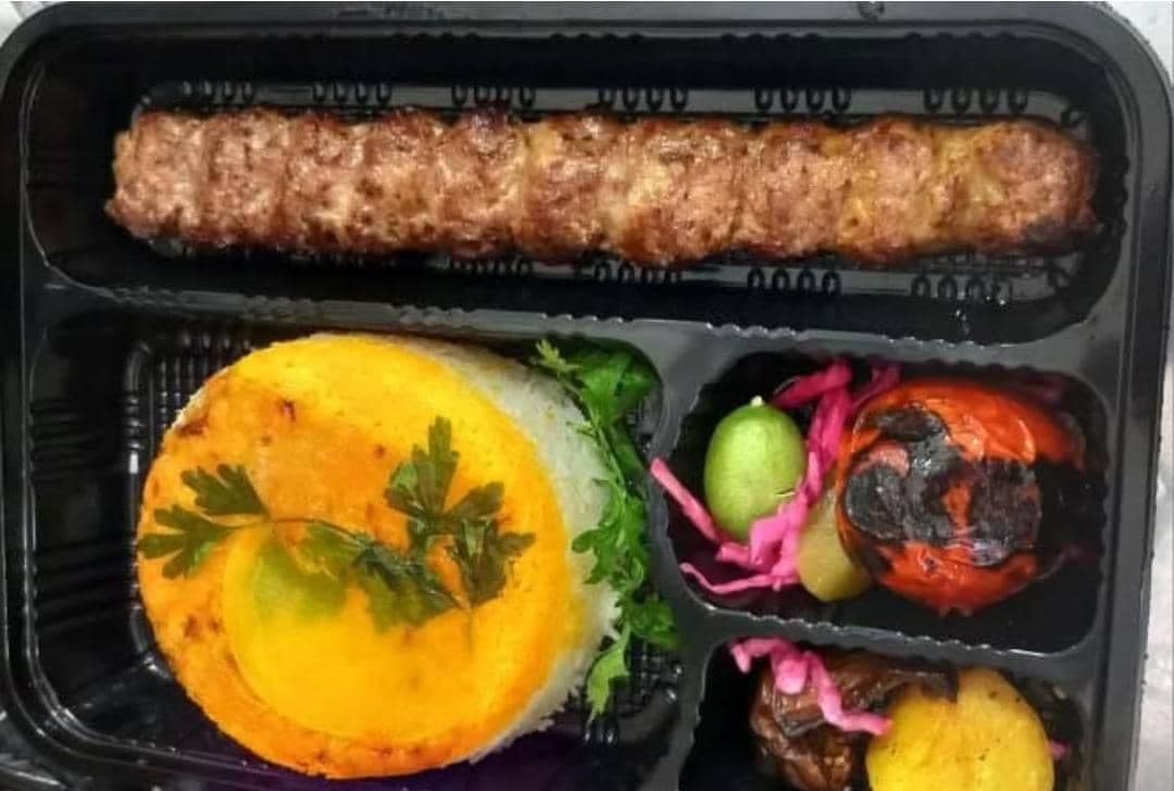 رستوران بیرون بر غذای مادر در میدان برازنده اصفهان