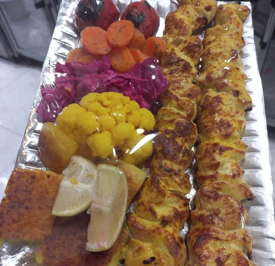 رستوران بیرون بر غذای مادر در میدان برازنده اصفهان