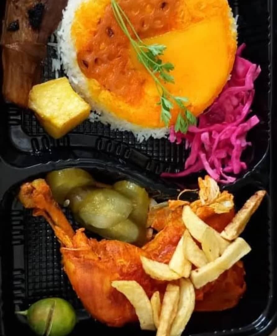 رستوران بیرون بر غذای مادر در میدان برازنده اصفهان