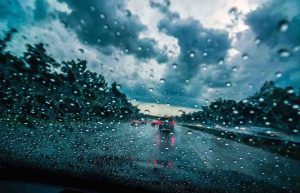 نکات مهم رانندگی در هوای بارانی و جاده لغزنده