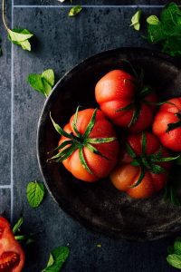 فواید گوجه فرنگی برای سلامت پوست