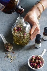 خواص روغن سنبل الطیب برای بدن