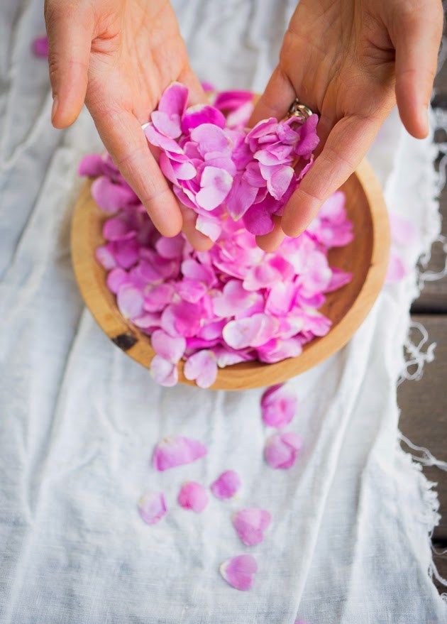 خواص گل رز برای بانوان