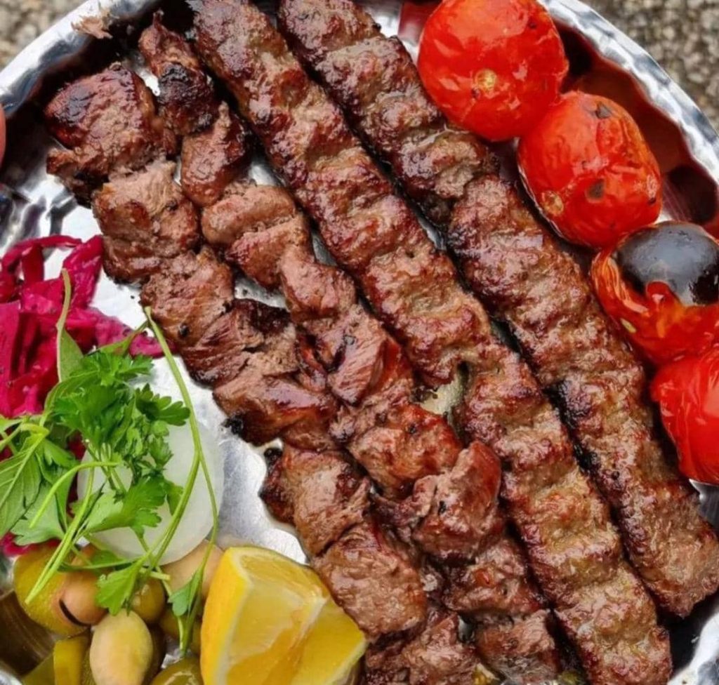 رستوران و سوپرمارکت تخت جمشید در جهرم