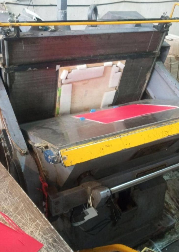 فروش و برش انواع مقوا و دایکات معرفت در تهران