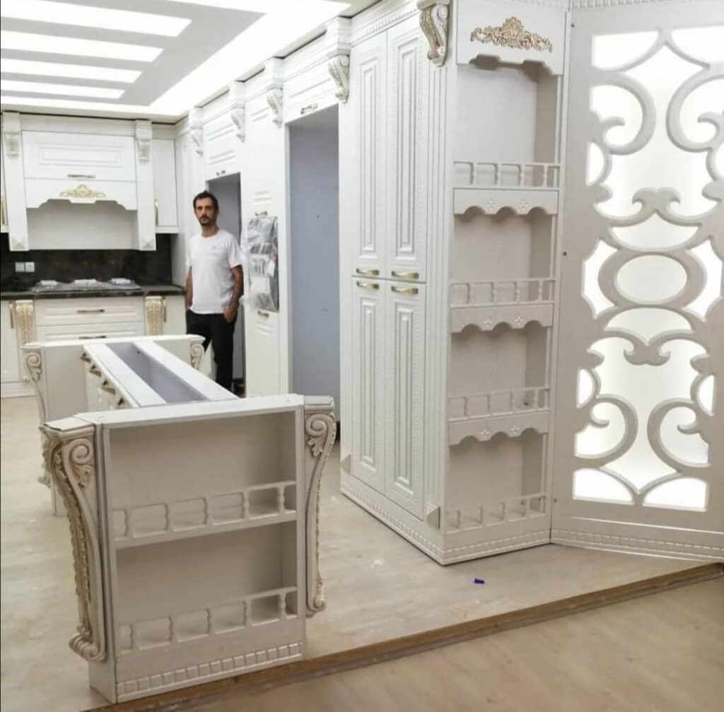 طراحی و اجرای صنایع ام دی اف کابینت رومی و هایگلاس موسوی در تبریز