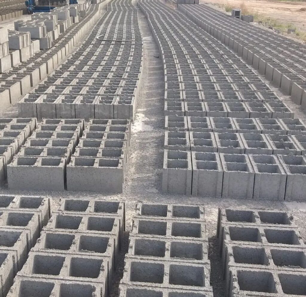 فروش بلوک و قطعات بتنی کارگاه بلوک زنی محمدی در ماهیدشت کرمانشاه