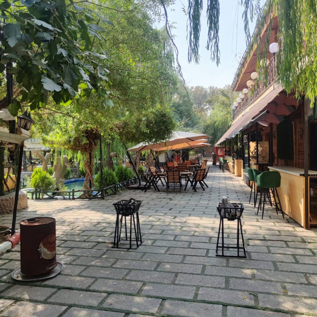 باغ تالار و کافه رستوران چهارباغ در فیروز بهرام تهران