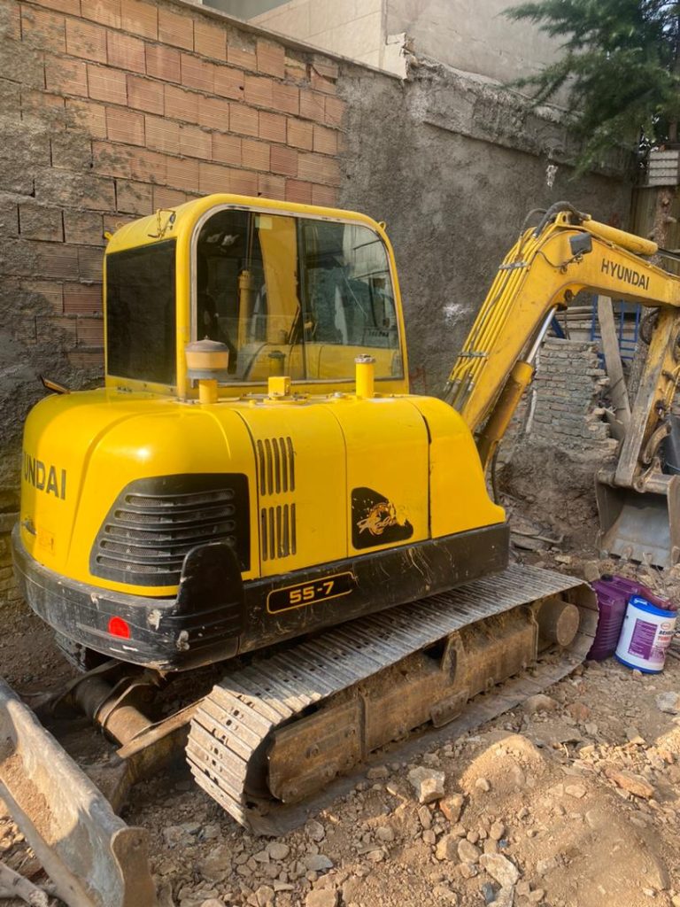 اجاره مینی بیل زنجیری و بیل بکهو گیلک در علی آباد کتول