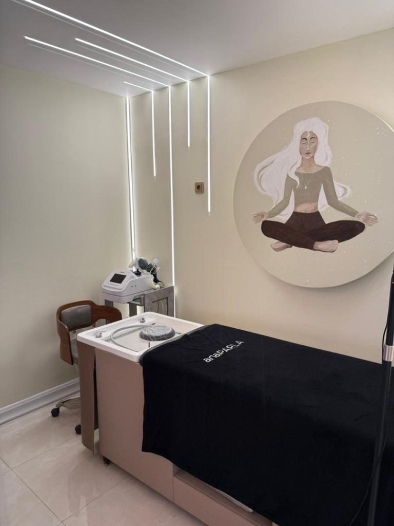 مرکز تخصصی مراقبت از پوست و مو اوا مدیکال اسپا در قائمشهر