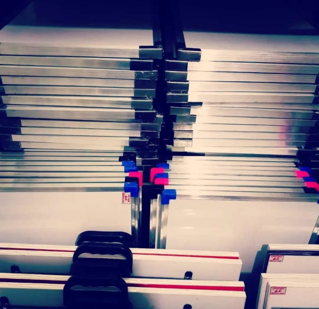 تولید و پخش لوازم التحریر افق در اراک