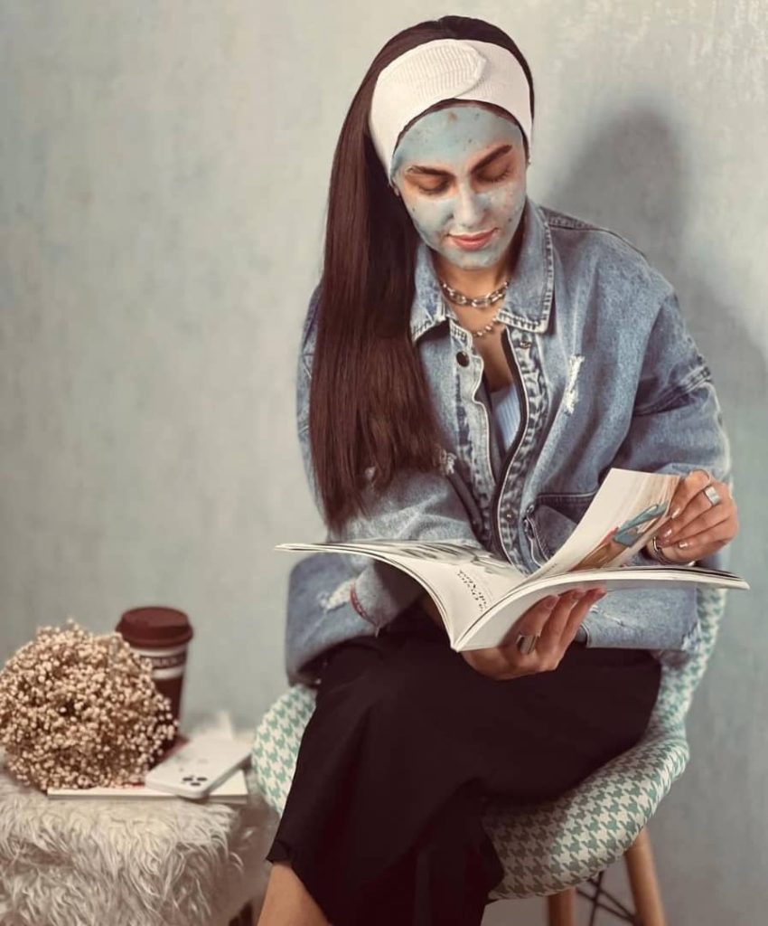 آموزش و خدمات فیشیال مراقبت از پوست و مو محنا کوزه گر کالجی در آمل