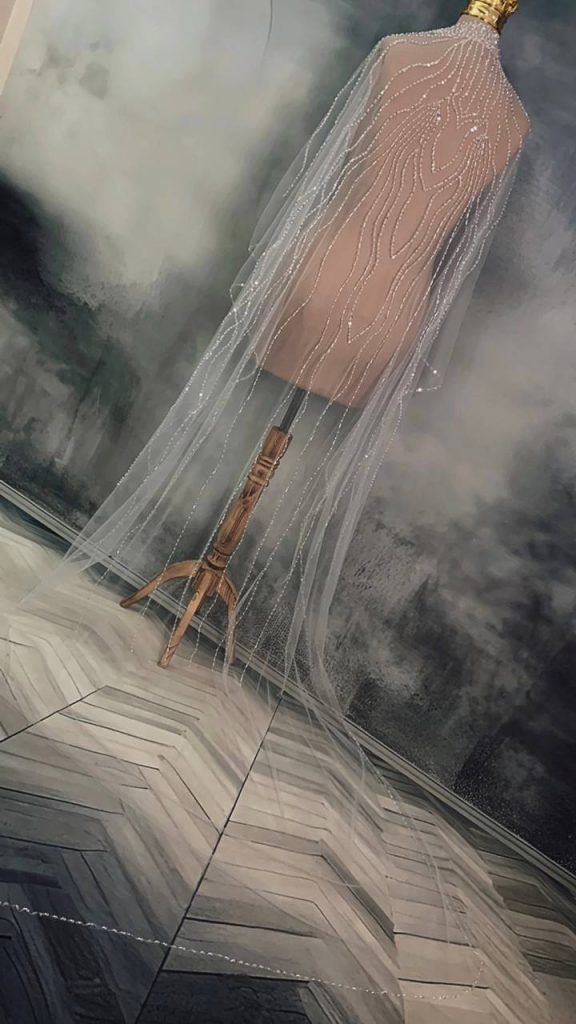 مزون لباس عروس مانلی در سمنان