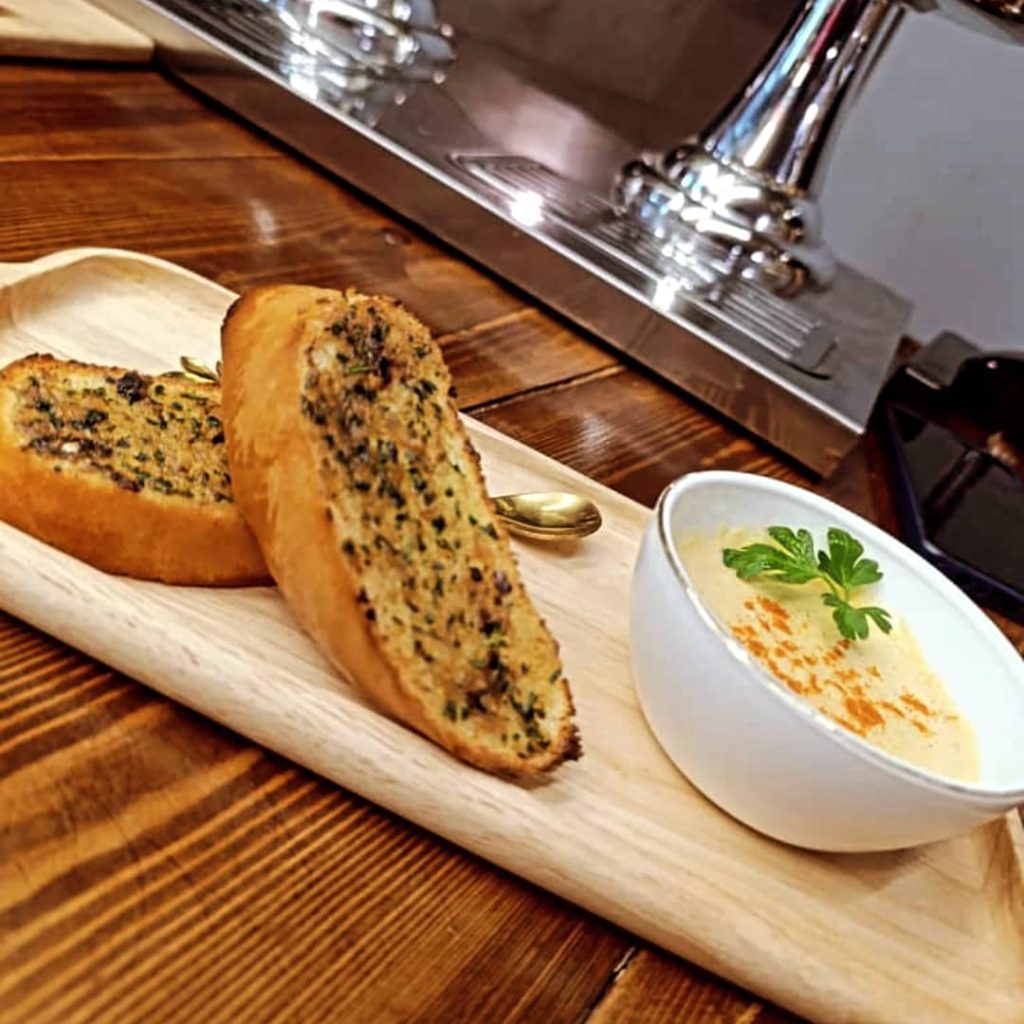 کافه رستوران پینو در لاهیجان