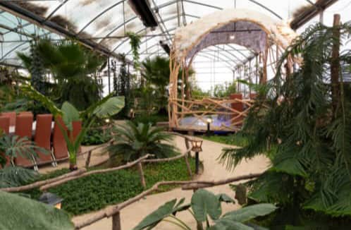 کافه رستوران استوایی اسپیناس در نیشابور