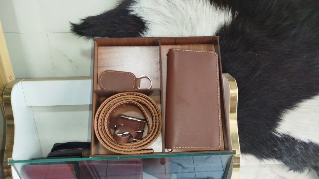 تولید و فروش کیف و کفش چرم دست دوز ایران بانو ایران چرم حسین پور در مشهد