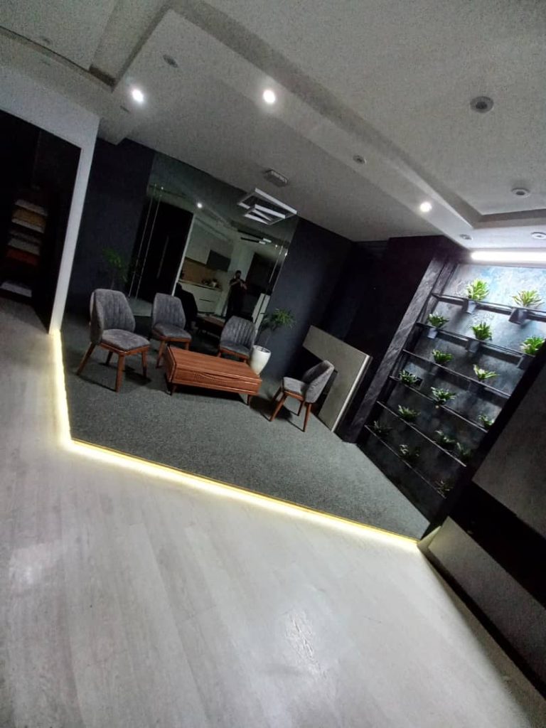 فروش و نصب کاغذ دیواری دکودیزاین در وحید اصفهان