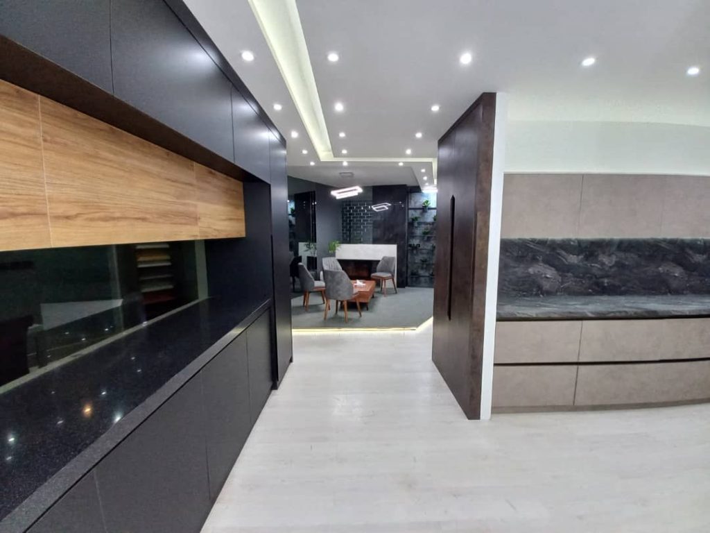 فروش و نصب کاغذ دیواری دکودیزاین در وحید اصفهان