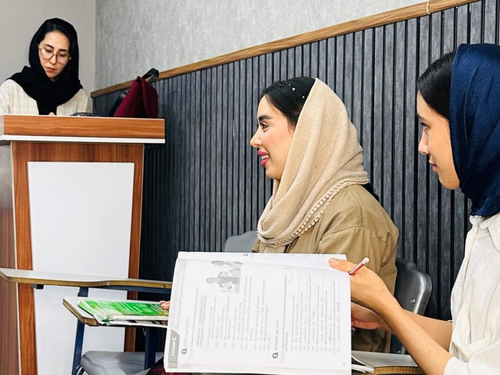 آموزش زبان های خارجه بستاک مرادخانی شهریار