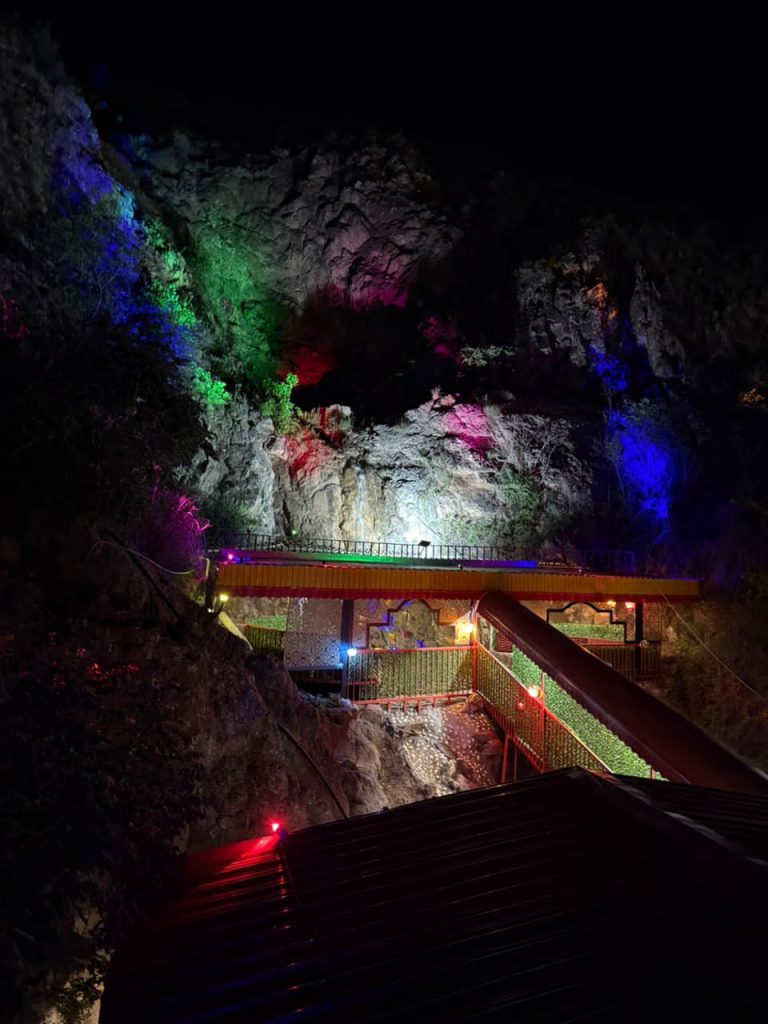 مجتمع گردشگری و اقامتی چشمه بهار در آزادشهر