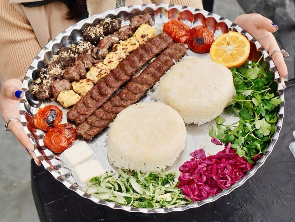 سفره سرای ارمیا در خمینی شهر